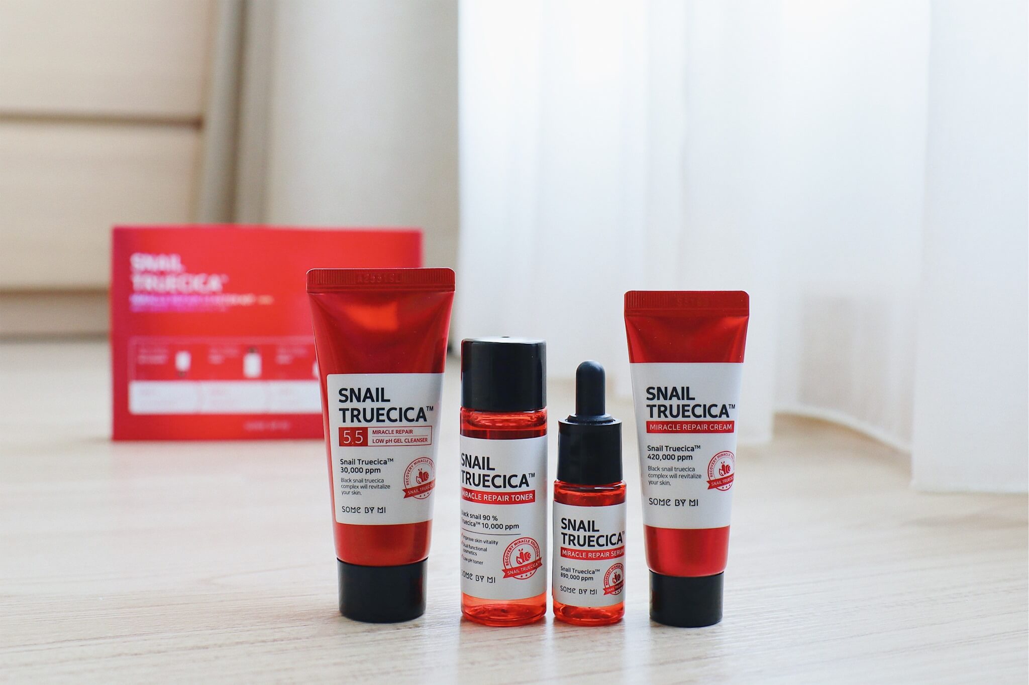 me by Mi Snail Truecica Miracle Repair Starter Kit ภายในเซ็ต ประกอบไปด้วย  1.SOME BY MI SNAIL TRUECICA MIRACLE REPAIR LOW pH GEL CLEANSER 30 ml. 2.SOME BY MI SNAIL TRUECICA MIRACLE REPAIR TONER ขนาด 30 ml. 3.SOME BY MI SNAIL TRUECICA MIRACLE REPAIR SERUM ขนาด 10 ml. 4.SOME BY MI SNAIL TRUECICA MIRACLE REPAIR CREAM ขนาด 20 ml.