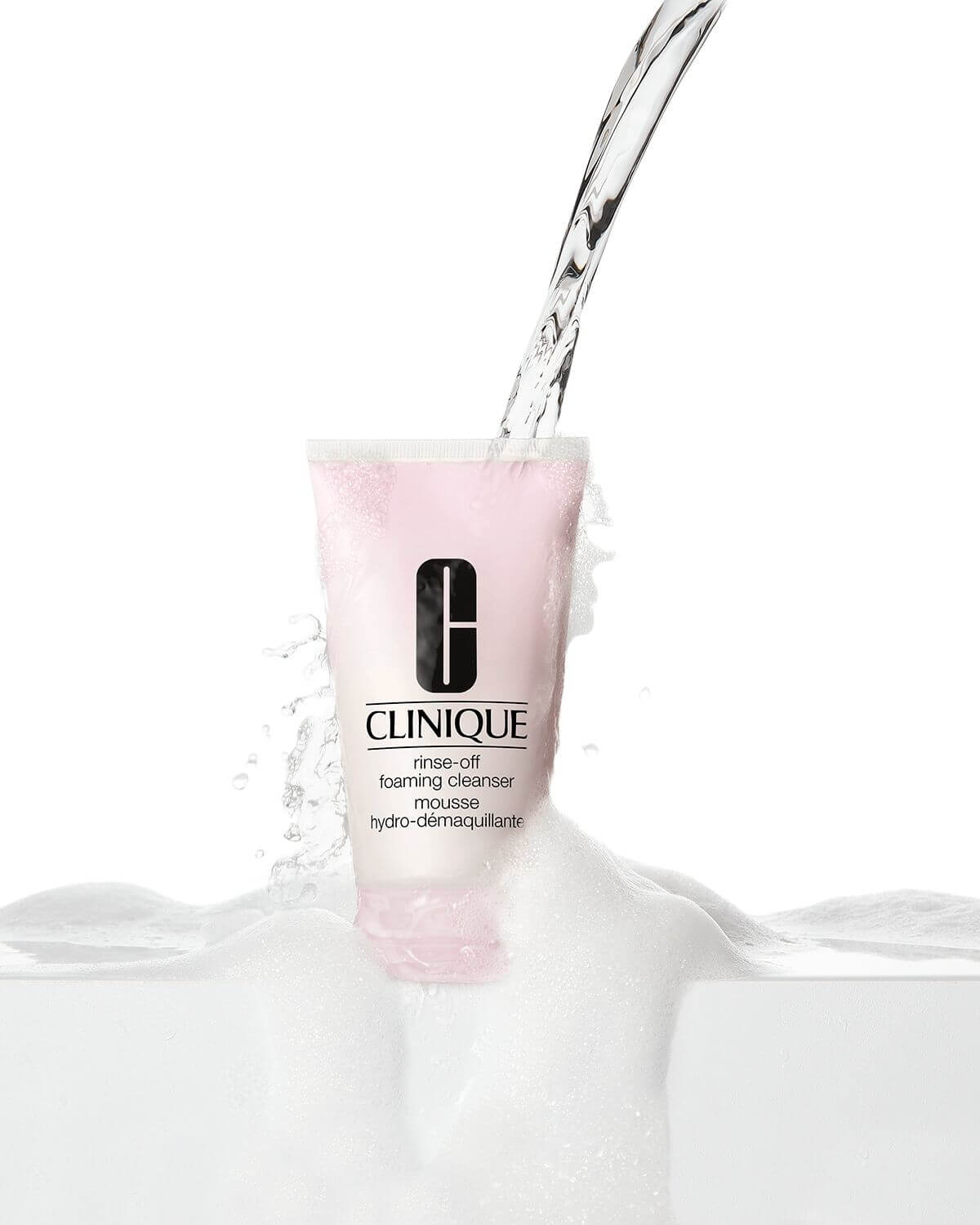 Clinique All About Clean Rinse Off Foaming Cleanser 150 ml  ผลิตภัณฑ์ดูแลผิวที่ได้รับการคิดค้นและพัฒนาจากแพทย์ผิวหนัง พร้อมส่วนผสมของคาร์โมมาย ช่วยทำให้ผิวรู้สึกสบาย และสะอาดหมดจด ผ่านการทดสอบการแพ้ และปราศจากน้ำหอม 100% ปลอดภัยและเป็นมิตรกับผิว ช่วยสร้างผิวสวยสุขภาพดีและเนรมิตให้ผิวดูงดงามอย่างเป็นธรรมชาติ